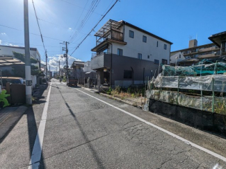 【前面道路含む現地写真】