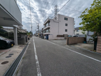 【前面道路含む現地写真】