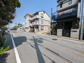 【前面道路含む現地写真】