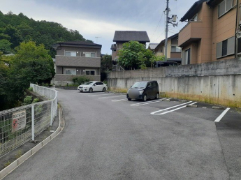 車をお持ちの方に嬉しい駐車場付きの物件です