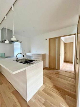 各部屋への動線が考えられた配置です。
