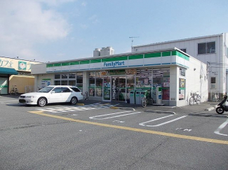 ファミリーマート高津橋店まで100m