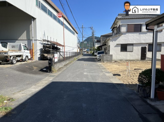 【前面道路含む現地写真】