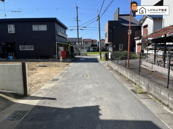 【前面道路含む現地写真】