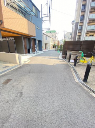 【前面道路含む現地写真】