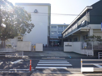 松山市立宮前小学校まで684m