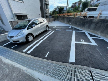 【駐車場】