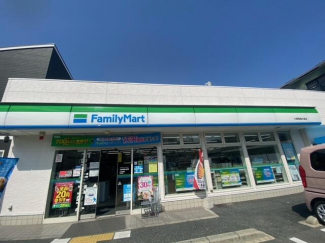 ファミリーマート大東南楠の里店まで334m