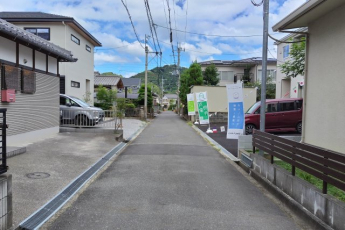 【前面道路含む現地写真】