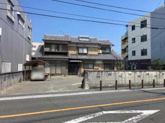 前面道路も広く開放的な土地♪