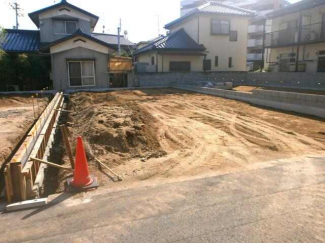 建築中