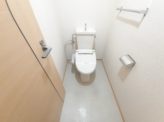 コンパクトで使いやすいトイレです