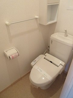 清潔感のあるトイレです