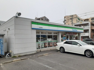 ファミリーマート衣山駅前店様まで500m