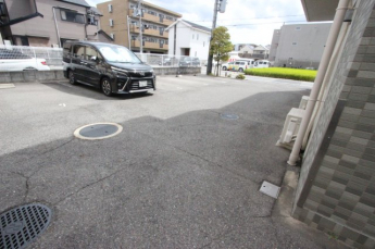 車をお持ちの方に嬉しい駐車場付きの物件です