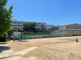 羽曳野市立峰塚中学校まで1710m