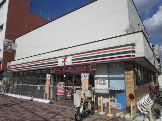 セブンイレブン大阪鴫野東３丁目店まで約２０ｍ（徒歩１分）です