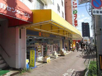 マツモトキヨシ鴫野駅前店まで約６０ｍ（徒歩１分）です。