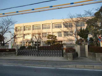 治田西小学校まで1308m