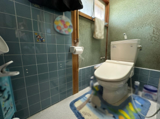 母屋のトイレです