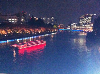 近くを流れる大川の景色（夜景・・・）