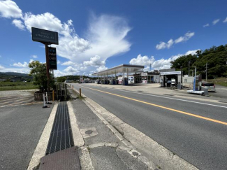 交通量の多い道路に面していますが、田んぼや川などがあるのどか