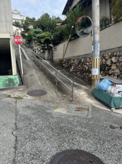 【前面道路含む現地写真】