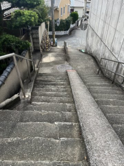 【前面道路含む現地写真】