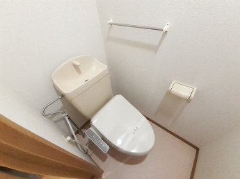 コンパクトで使いやすいトイレです