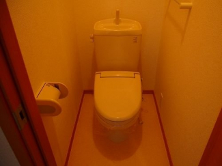 ゆったりとした空間のトイレです