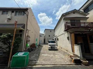 枚方市松丘町の駐車場の画像