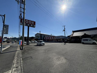 （株）明屋書店宇和店まで471m