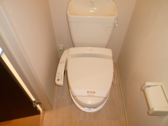 コンパクトで使いやすいトイレです