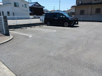 車をお持ちの方に嬉しい駐車場付きの物件です