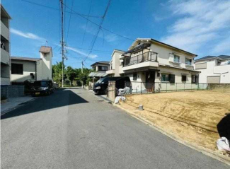 更地　西向き　整形地　建築条件なし売り土地