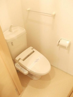 コンパクトで使いやすいトイレです