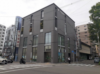 京都銀行　府庁前支店まで94m