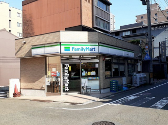 ファミリーマート三条新町店まで215m