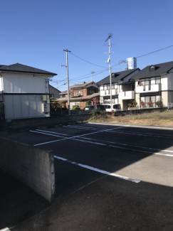 【駐車場】