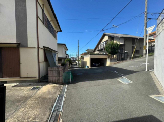 前面道路です