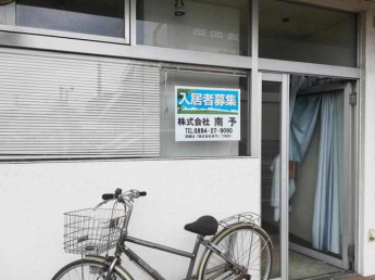 丸元ビル１階貸店舗の画像