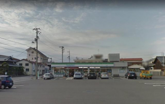 ファミリーマート堀江町店まで587m