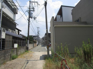 前面道路です。家の前には車の往来はほとんどありません。※前面