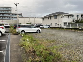 駅から徒歩圏内、ゆったりした駐車場です。空き状況は変動致しますのでお問合せ下さい。
