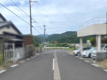 【前面道路含む現地写真】