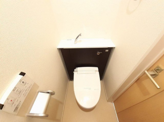 コンパクトで使いやすいトイレです