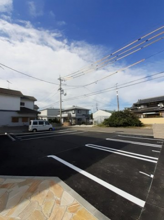 駐車場があるので、車を買う予定の方も安心です