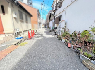 西側前面道路です。