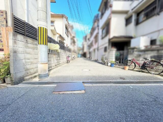 東側道路です。