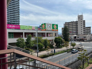 ライフ久宝寺駅前店まで639m